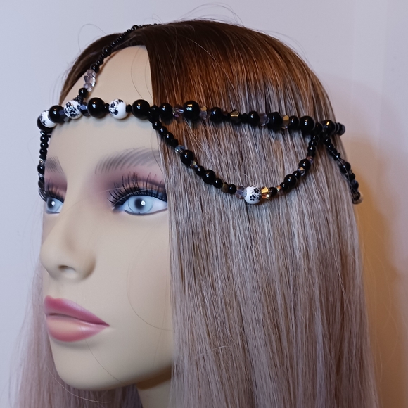 Beaded Headpiece Black beads and white bead with black floral. - Picture 3 of 6